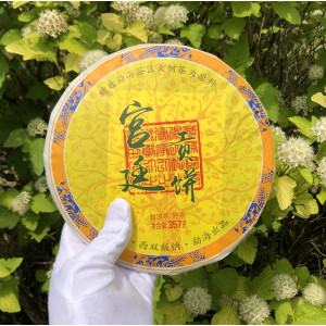 Шу пуэр дворцовый Gong Ting блин 357 г 2013 года